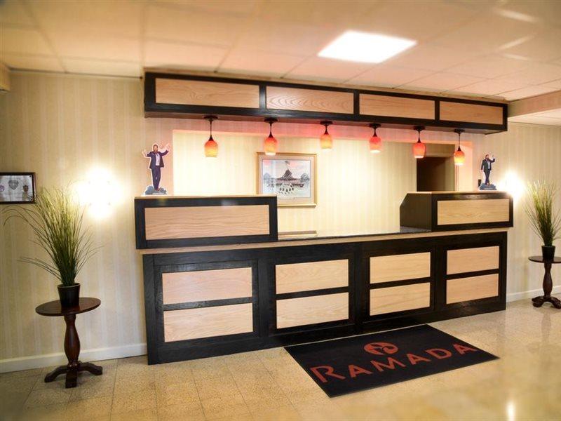 Hotel Ramada By Wyndham Triangle/Quantico Exterior foto
