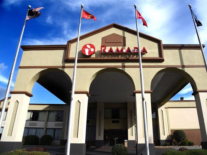 Hotel Ramada By Wyndham Triangle/Quantico Exterior foto