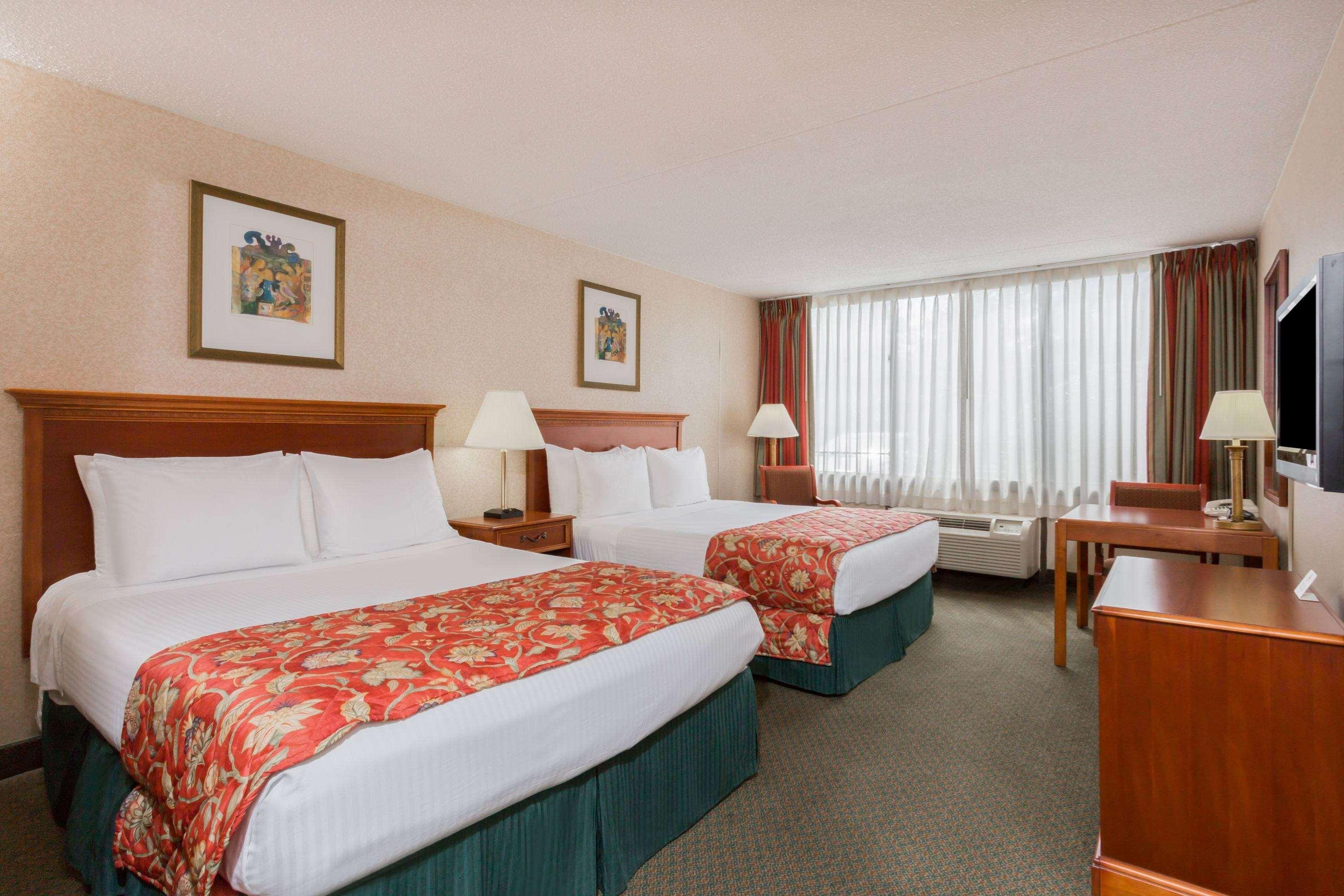 Hotel Ramada By Wyndham Triangle/Quantico Exterior foto