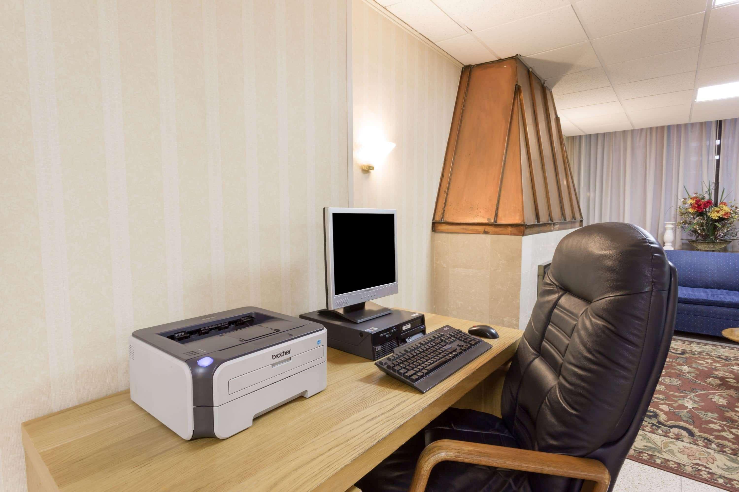 Hotel Ramada By Wyndham Triangle/Quantico Exterior foto