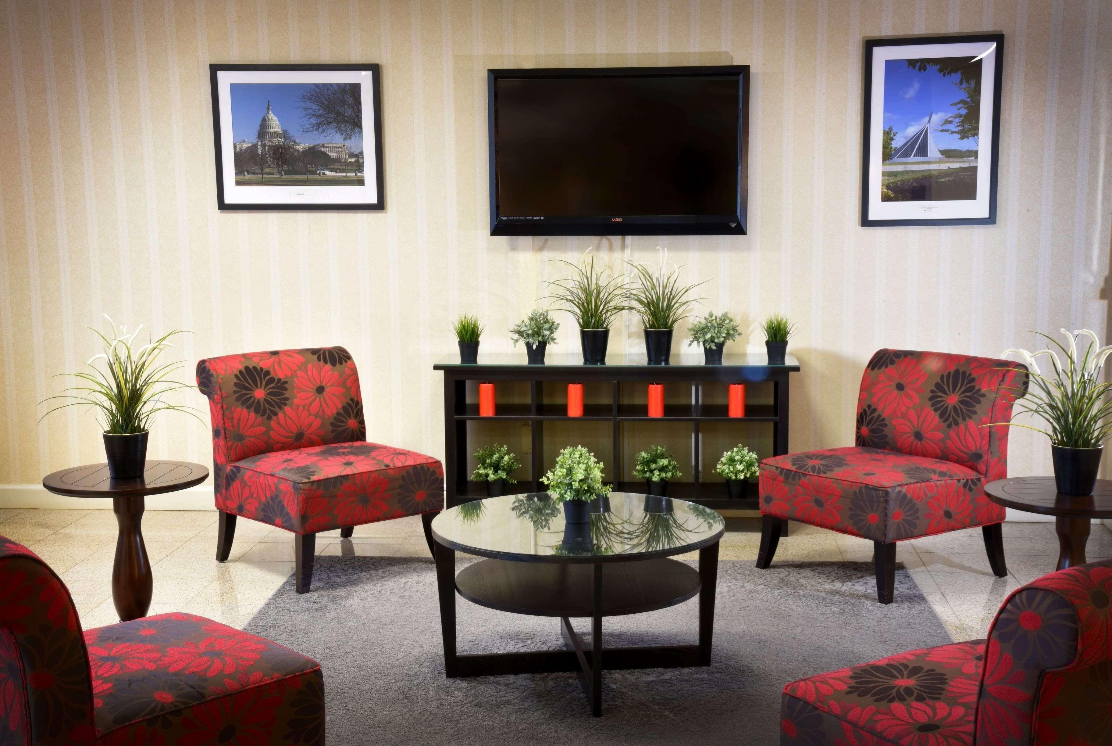 Hotel Ramada By Wyndham Triangle/Quantico Exterior foto