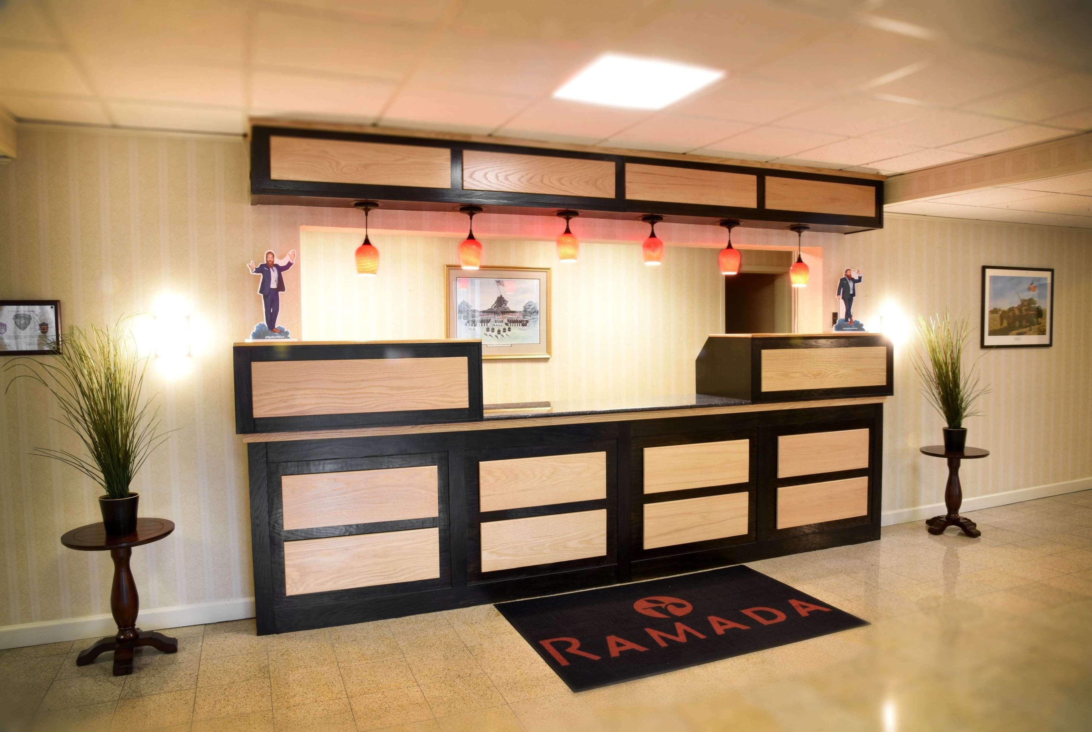 Hotel Ramada By Wyndham Triangle/Quantico Exterior foto