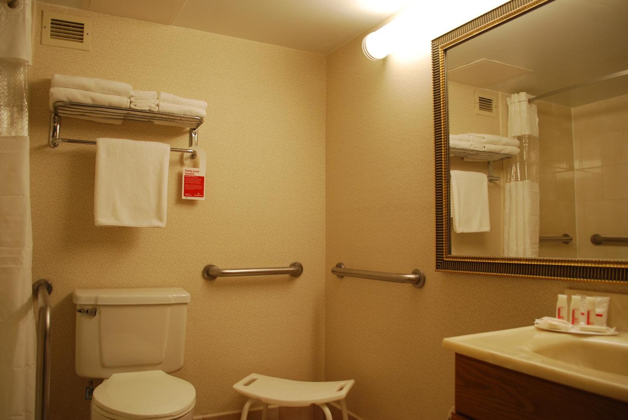 Hotel Ramada By Wyndham Triangle/Quantico Zimmer foto
