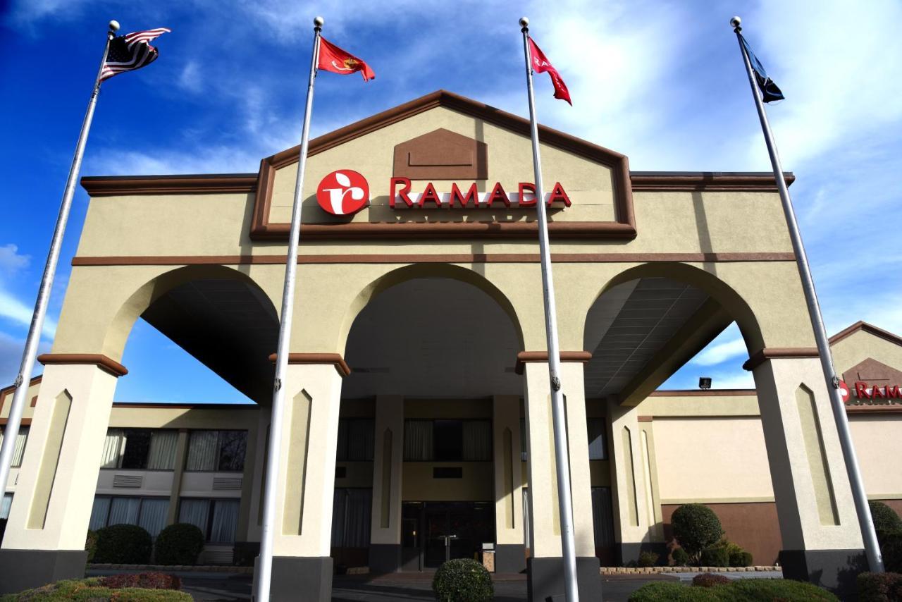 Hotel Ramada By Wyndham Triangle/Quantico Exterior foto